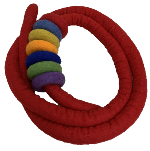 Rood Vilten koord en 7 Vilten ringen